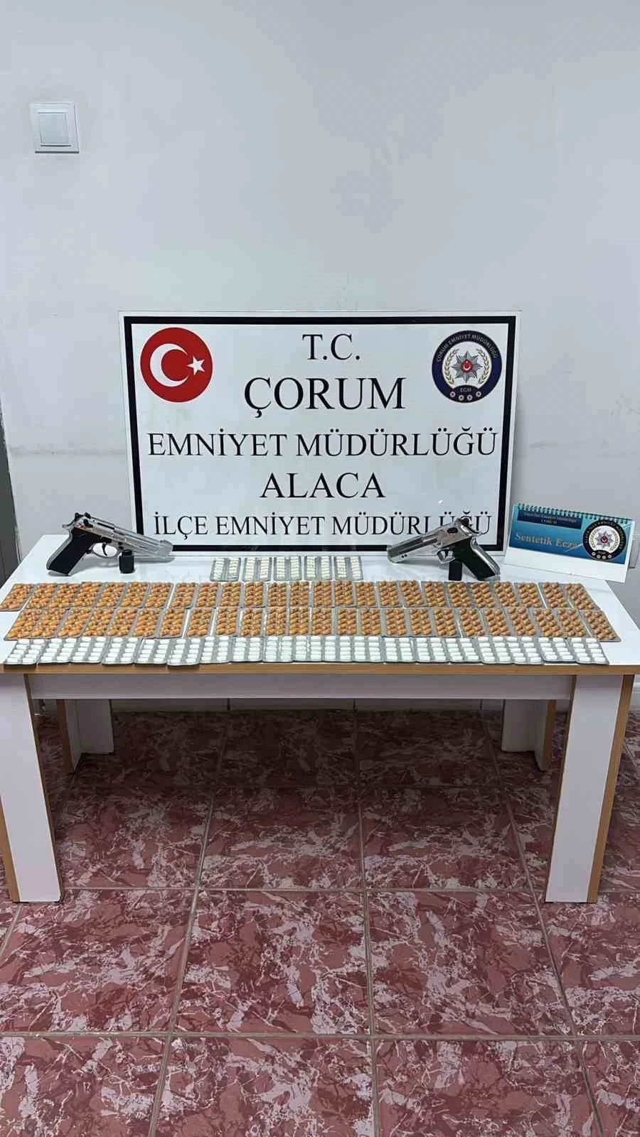 &Ccedil;orum&rsquo;da 756 adet sentetik ecza hapı ele ge&ccedil;irildi: 1 tutuklama

