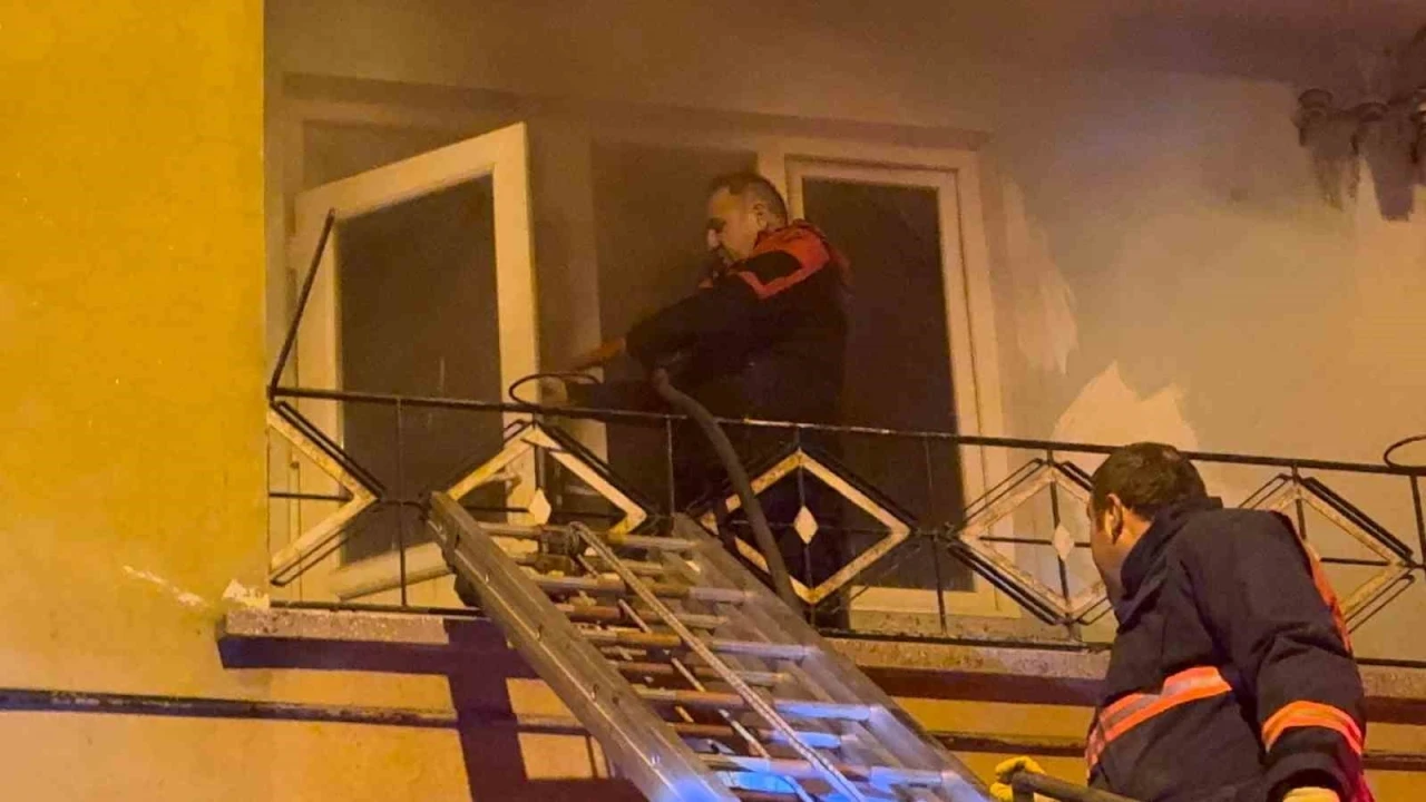 &Ccedil;orum&rsquo;da apartmanda &ccedil;ıkan yangında 10 kişi dumandan etkilendi
