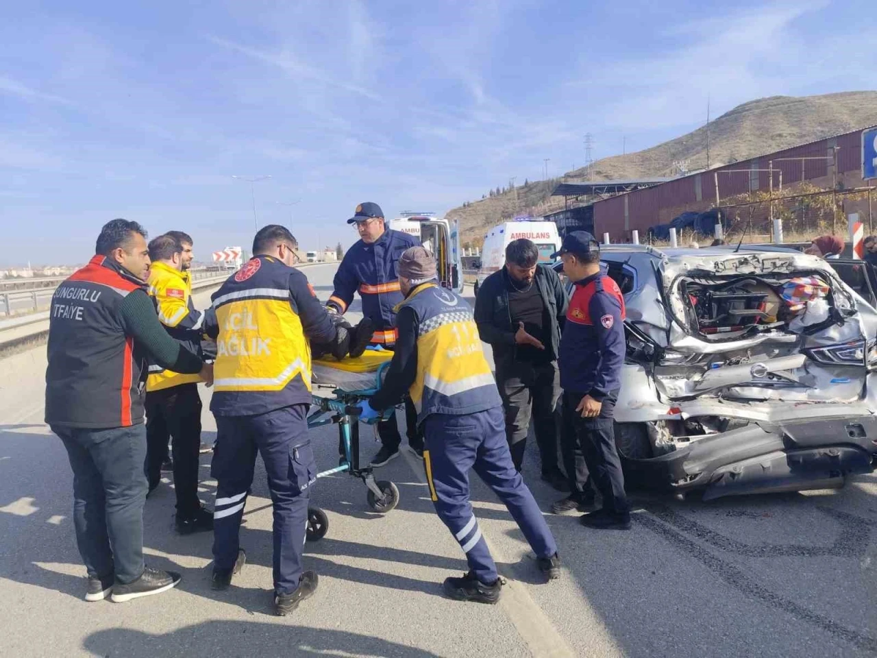 Çorum’da cip ile kamyon çarpıştı: 5 yaralı
