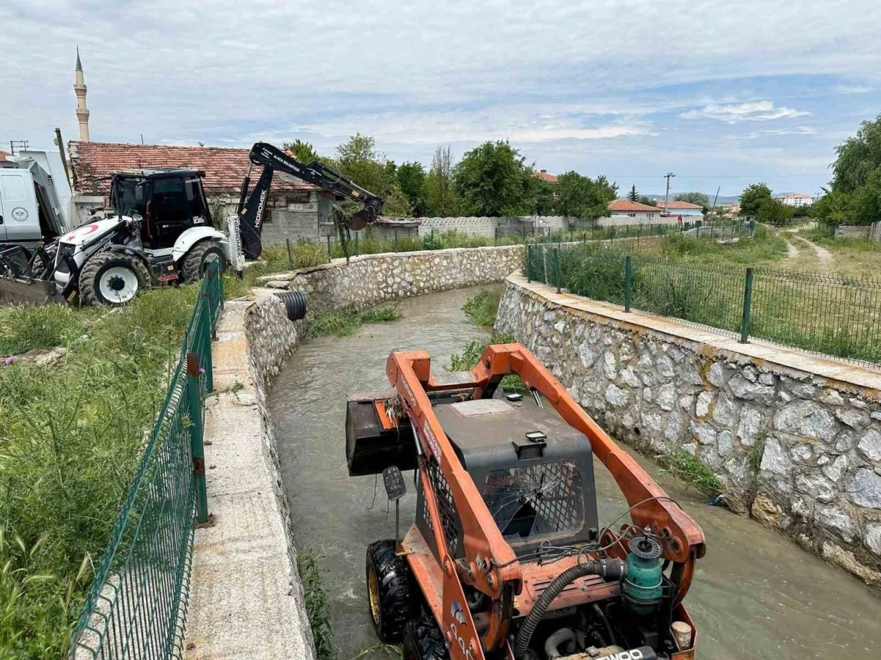 &Ccedil;orum&rsquo;da dere yataklarında temizlik seferberliği
