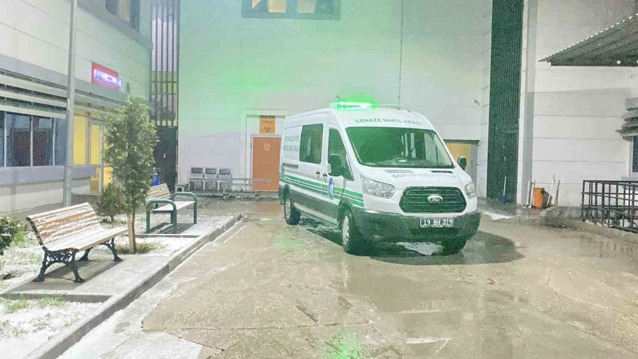 &Ccedil;orum&rsquo;da feci olay: Yem karma makinasına d&uuml;şen iş&ccedil;i hayatını kaybetti
