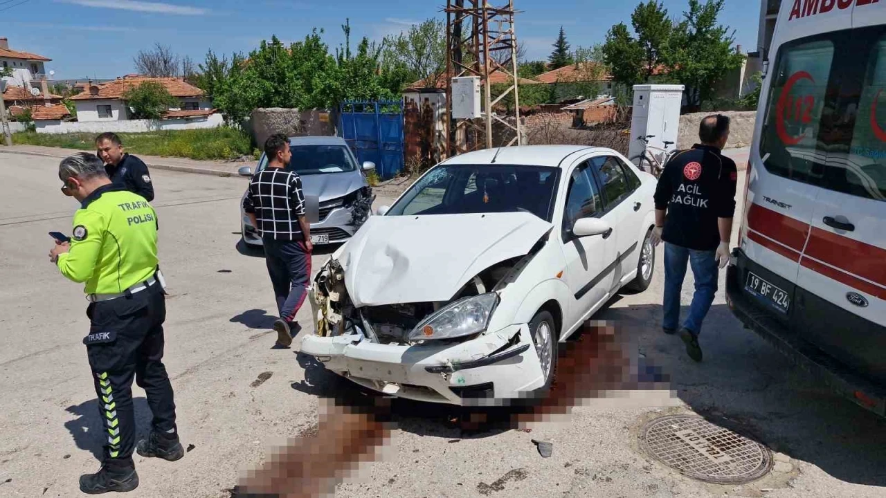 Çorum’da iki otomobil çarpıştı: 8 yaralı
