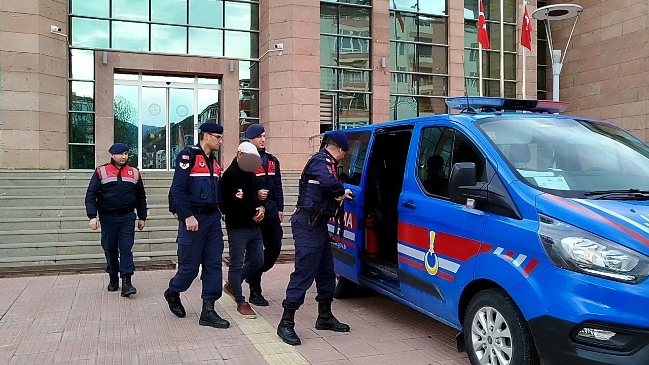 &Ccedil;orum&rsquo;da jandarma operasyonu: 1 tutuklama
