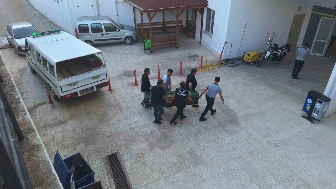&Ccedil;orum&rsquo;da kamyonla &ccedil;arpışan motosikletin s&uuml;r&uuml;c&uuml;s&uuml; hayatını kaybetti
