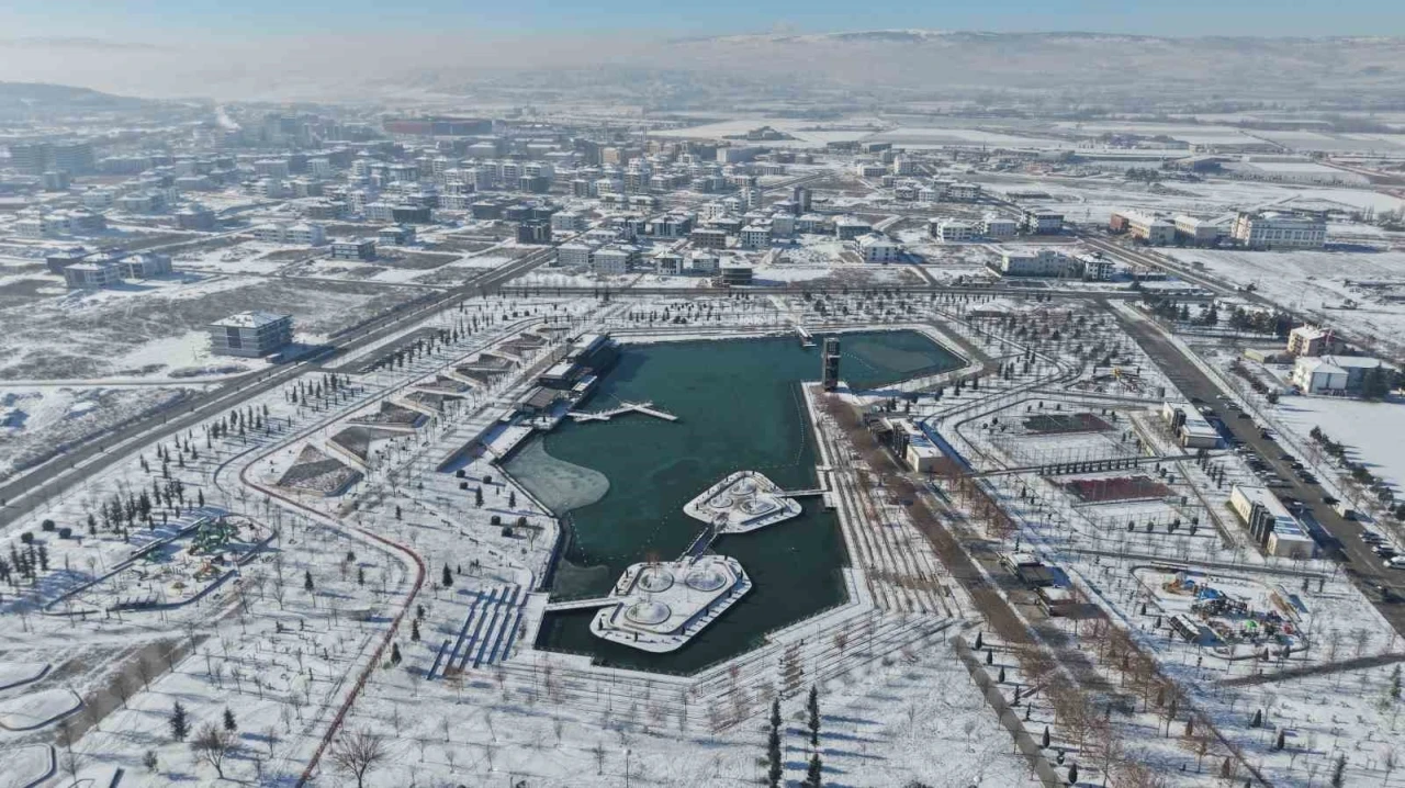 &Ccedil;orum&rsquo;da kar kartpostallık g&ouml;r&uuml;nt&uuml;ler oluşturdu
