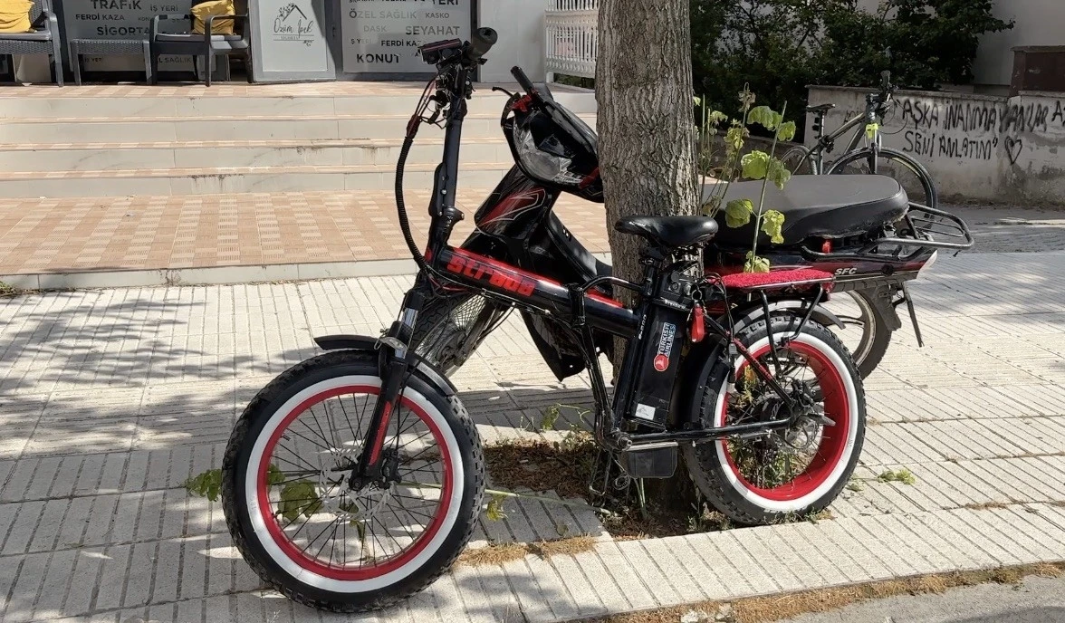 &Ccedil;orum&rsquo;da otomobil ile elektrikli bisiklet &ccedil;arpıştı: 1 yaralı
