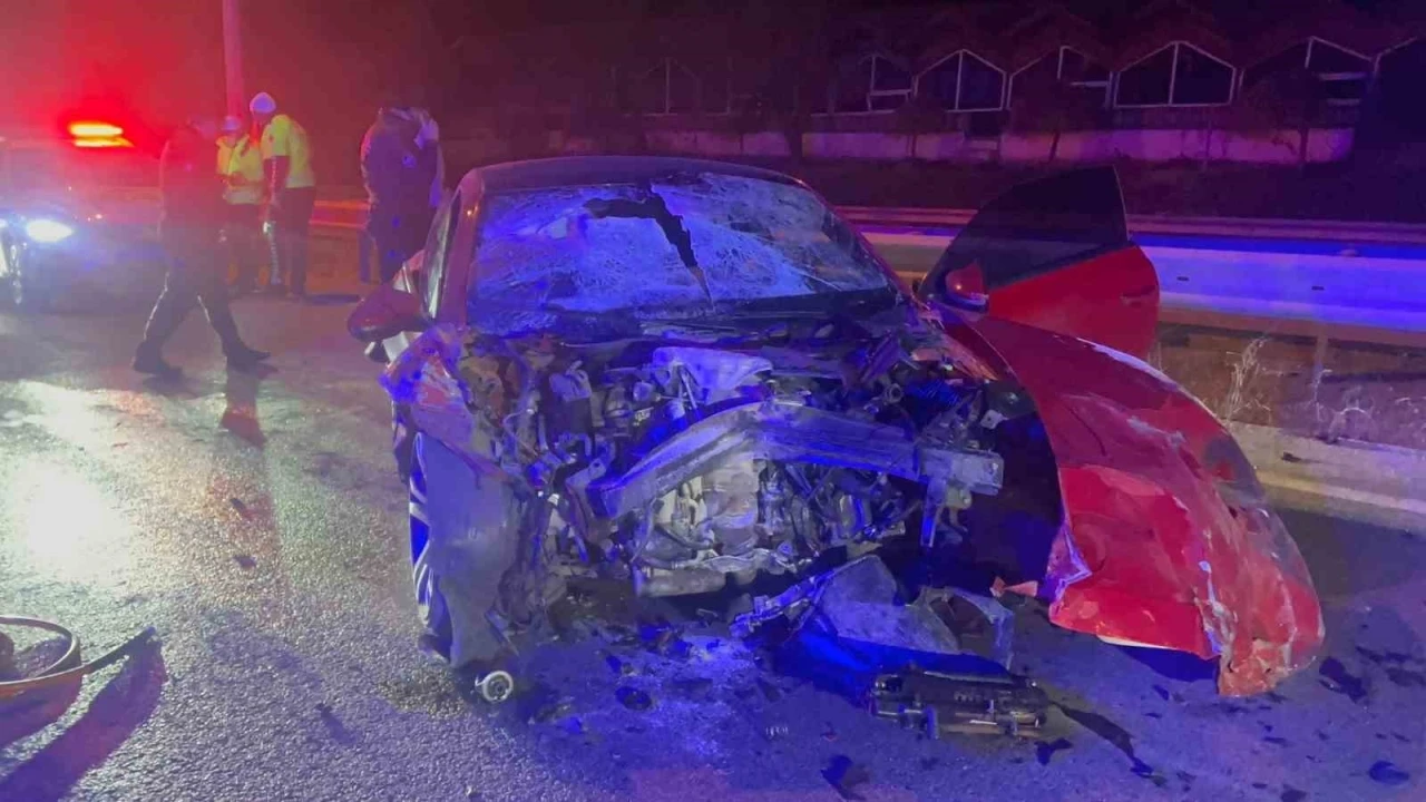 &Ccedil;orum&rsquo;da otomobil tıra &ccedil;arptı: 1 &ouml;l&uuml;
