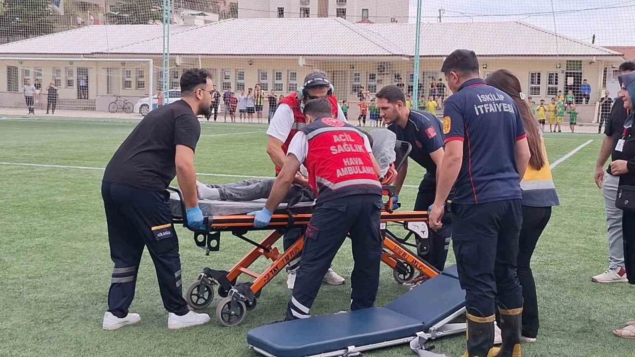 &Ccedil;orum&rsquo;da parmağı kopan &ccedil;ocuk i&ccedil;in helikopter ambulans havalandı
