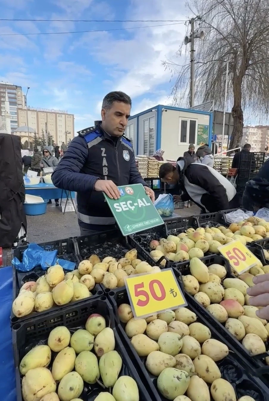 &Ccedil;orum&rsquo;da semt pazarlarında "se&ccedil;-al" d&ouml;nemi başladı
