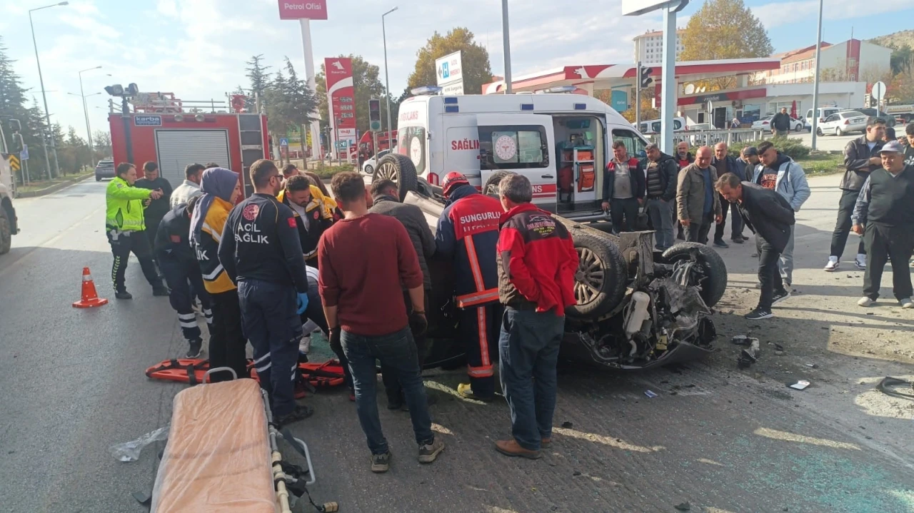 Çorum’da takla atan otomobilim sürücüsü yaralandı
