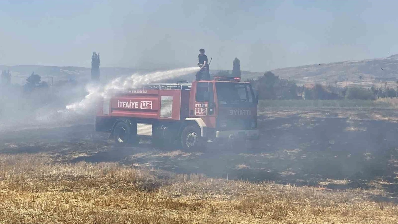 Çorum’da tarlada çıkan anız yangını söndürüldü
