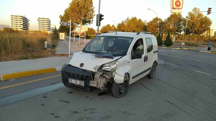 &Ccedil;orum&rsquo;da trafik kazası: 2 yaralı
