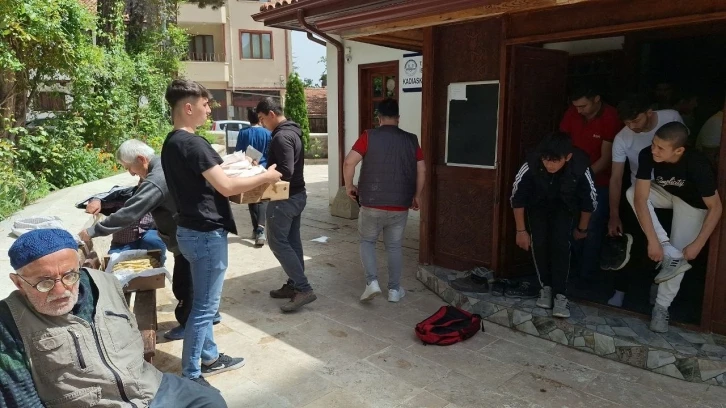 &Ccedil;orum&rsquo;da vatandaşlar yağmur duasına &ccedil;ıktı, kadınlar geleneği yaşattı
