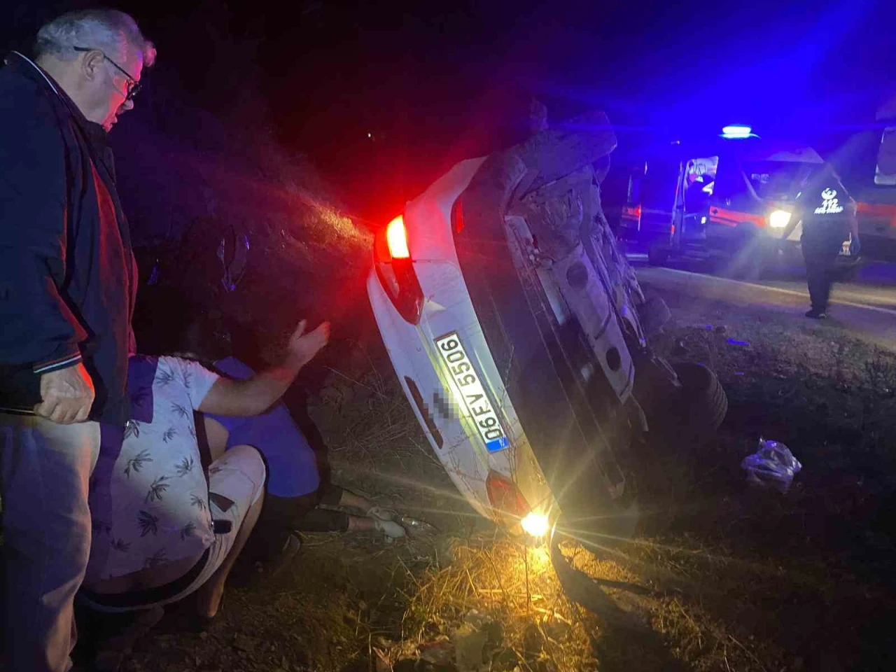 Çorum’da virajı alamayan otomobil devrildi: 5 yaralı