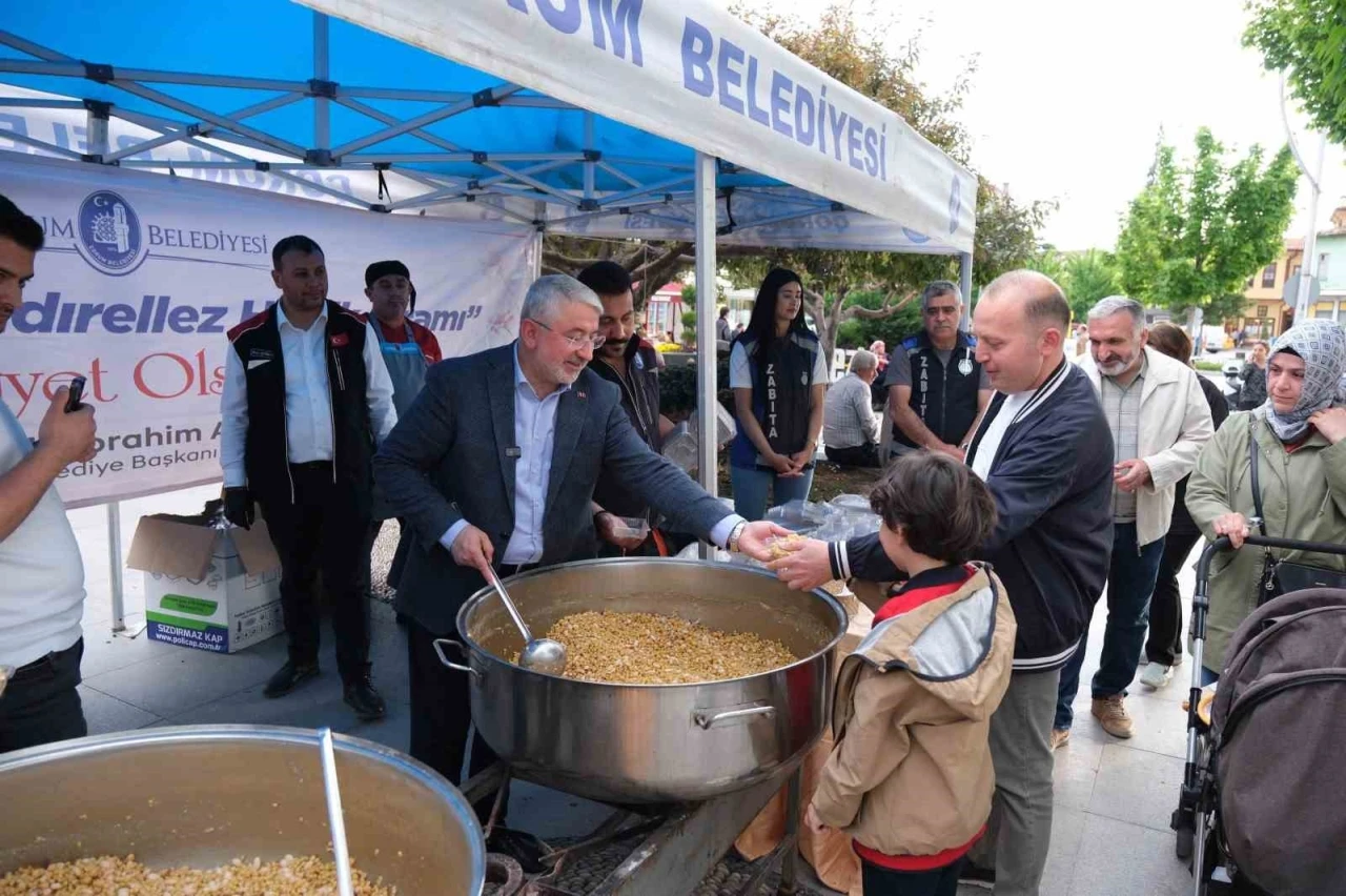 Çprum Belediyesi’nden vatandaşlara hedik ikramı
