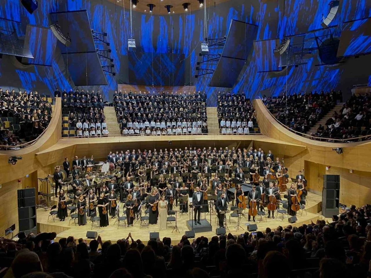 CSO’nun 200. yılı Dünya Koro Günü’nde 500 koristin verdiği konserle taçlandı
