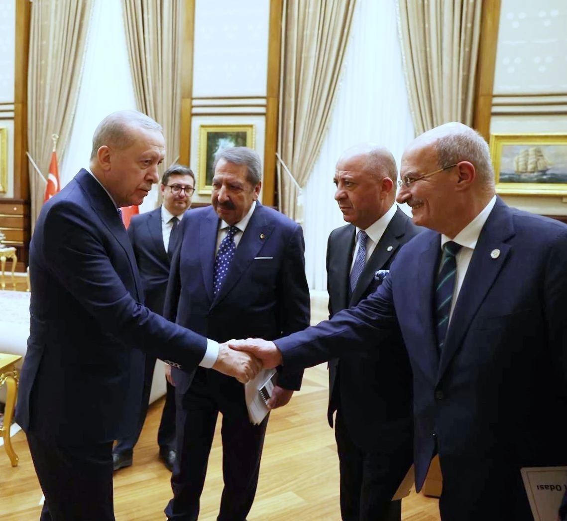 Cumhurbaşkanı Erdoğan, Ankara&rsquo;nın ekonomi akt&ouml;rlerini K&uuml;lliye&rsquo;de kabul etti
