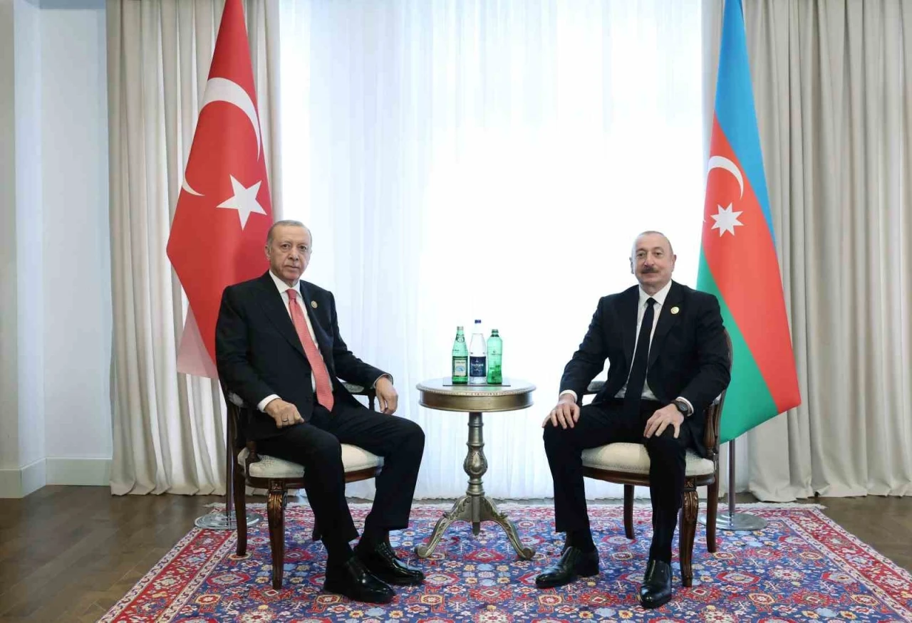 Cumhurbaşkanı Erdoğan, Azerbaycan Cumhurbaşkanı Aliyev ile görüştü
