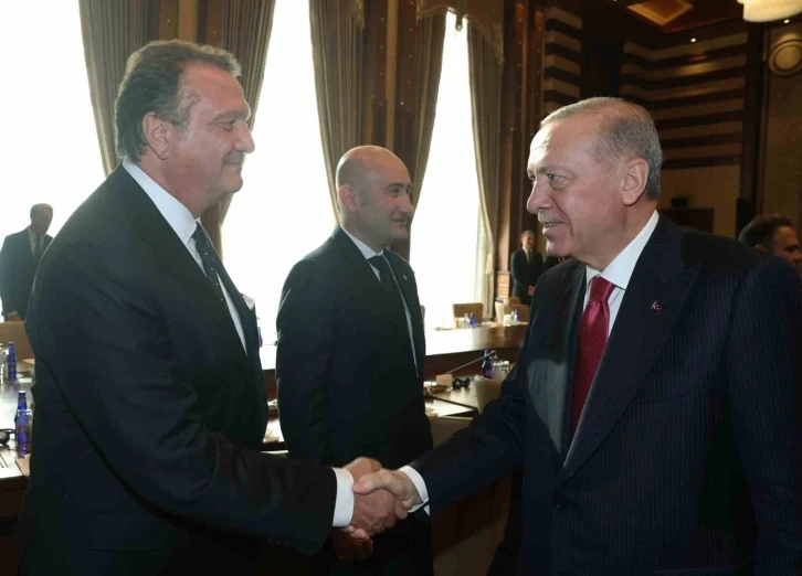 Cumhurbaşkanı Erdoğan, Beşiktaş Jimnastik Kulübü Başkanı Arat ve sporcuları kabul etti
