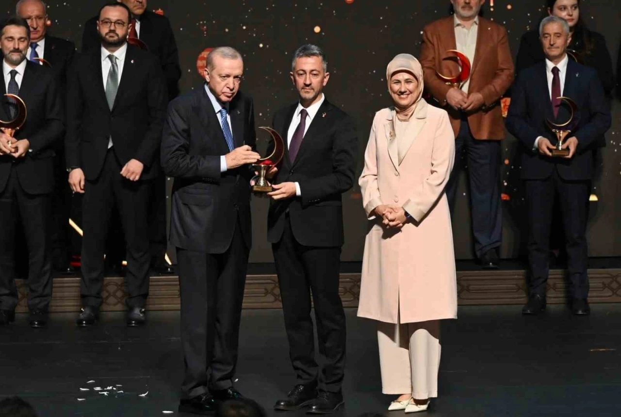 Cumhurbaşkanı Erdoğan&rsquo;dan KARDEMİR&rsquo;e "Yılın Kurumsal Kan Bağış&ccedil;ısı" &ouml;d&uuml;l&uuml;n&uuml;
