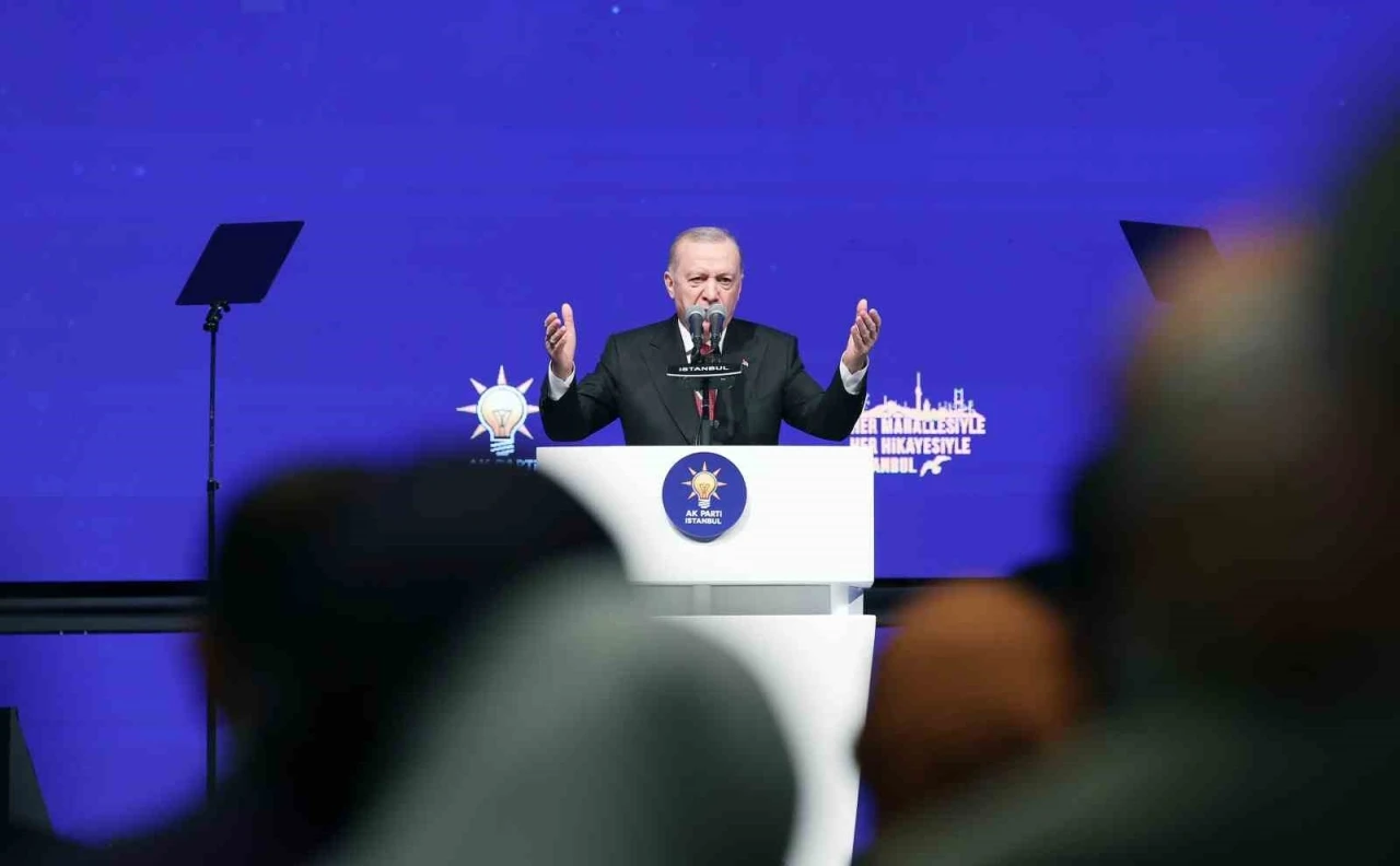 Cumhurbaşkanı Erdoğan’dan Özgür Özel’e tepki: &quot;Suç örgütünün posta güvercini gibi hareket ediyor&quot;
