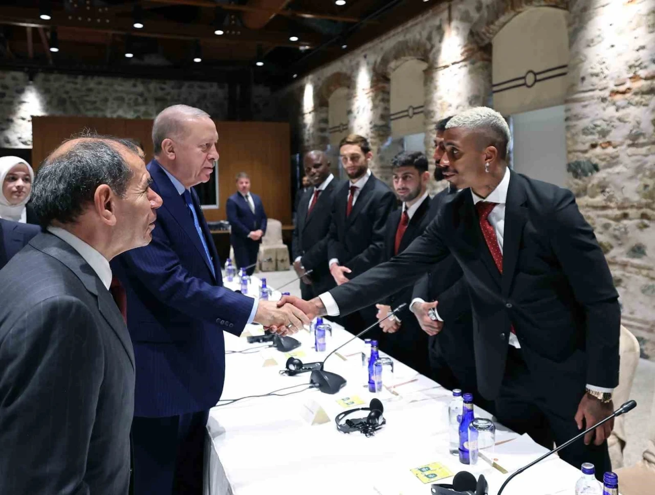 Cumhurbaşkanı Erdoğan, Galatasaray’ı kabul etti
