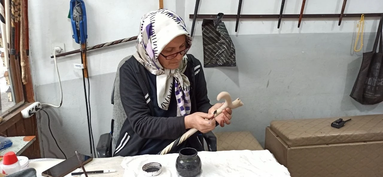 Cumhurbaşkanı Erdoğan hediye etti, asaletin simgesi Devrek bastonu yeniden g&uuml;ndem oldu
