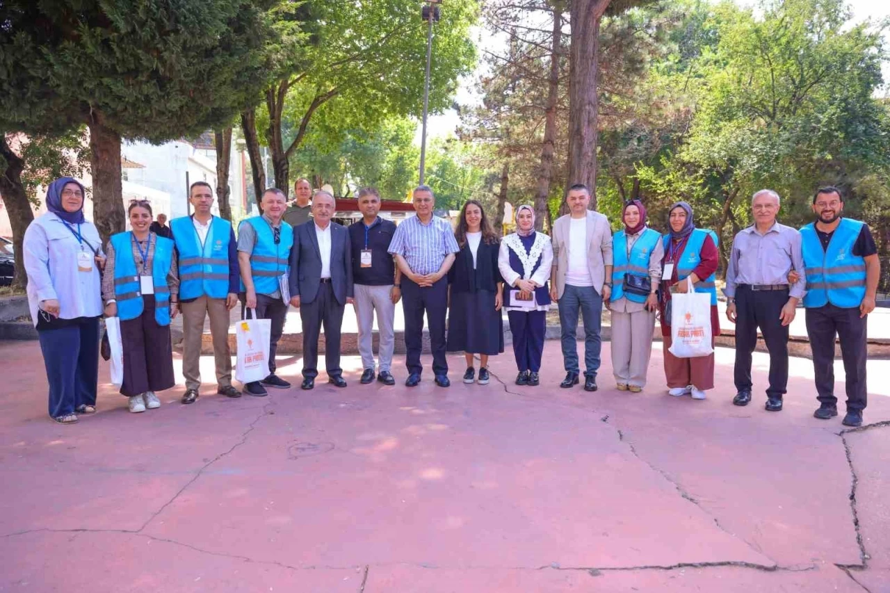Cumhurbaşkanı Erdoğan imzalı belgeler sahiplerine takdim edildi
