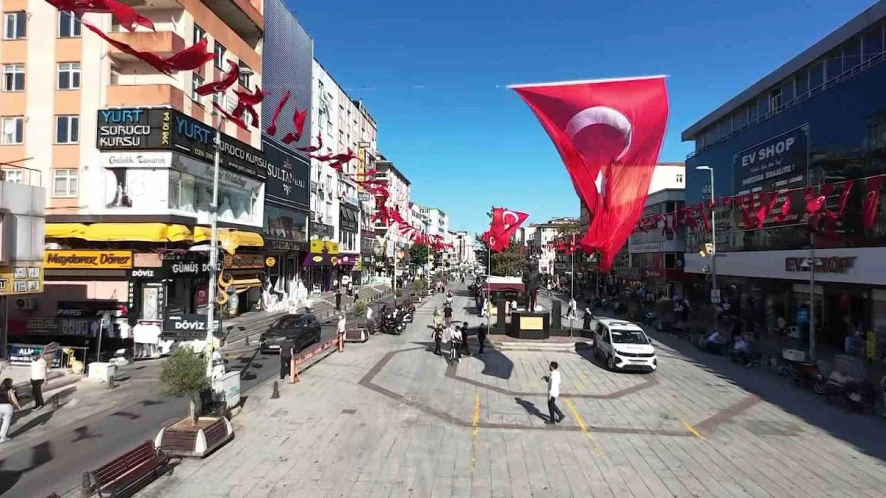 Cumhurbaşkanı Erdoğan’ın bayrak asma çağrısına Sultanbeyli’den güçlü destek
