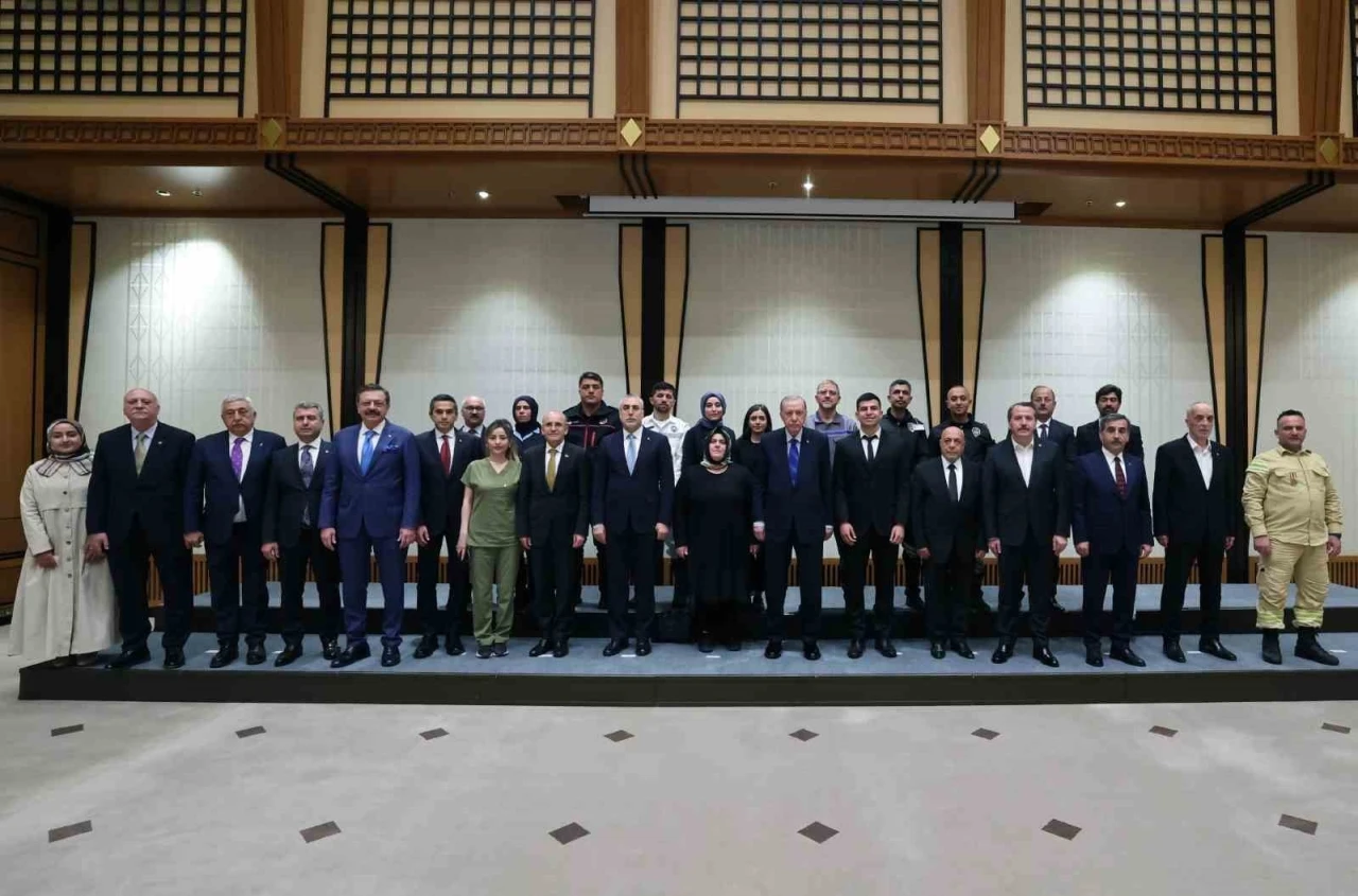 Cumhurbaşkanı Erdoğan işçilerle bir araya geldi
