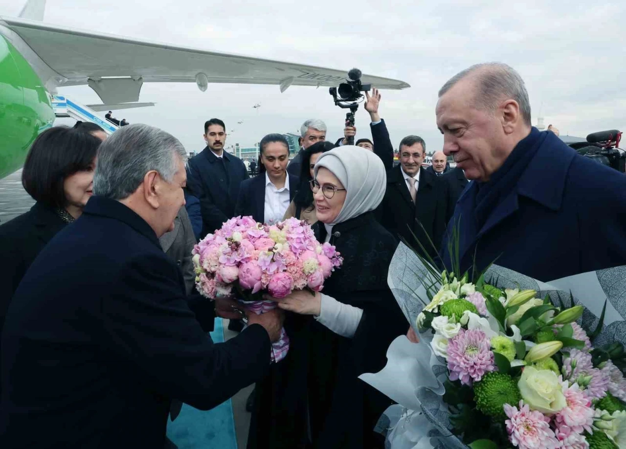 Cumhurbaşkanı Erdoğan, &Ouml;zbekistan Cumhurbaşkanı Mirziyoyev&rsquo;i t&ouml;renle karşıladı

