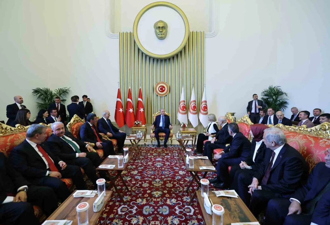 Cumhurbaşkanı Erdoğan: &quot;Çok kutuplu dünyada Türkiye’miz yeni bir kutup başı olarak İnşallah hak ettiği yeri alacaktır&quot;
