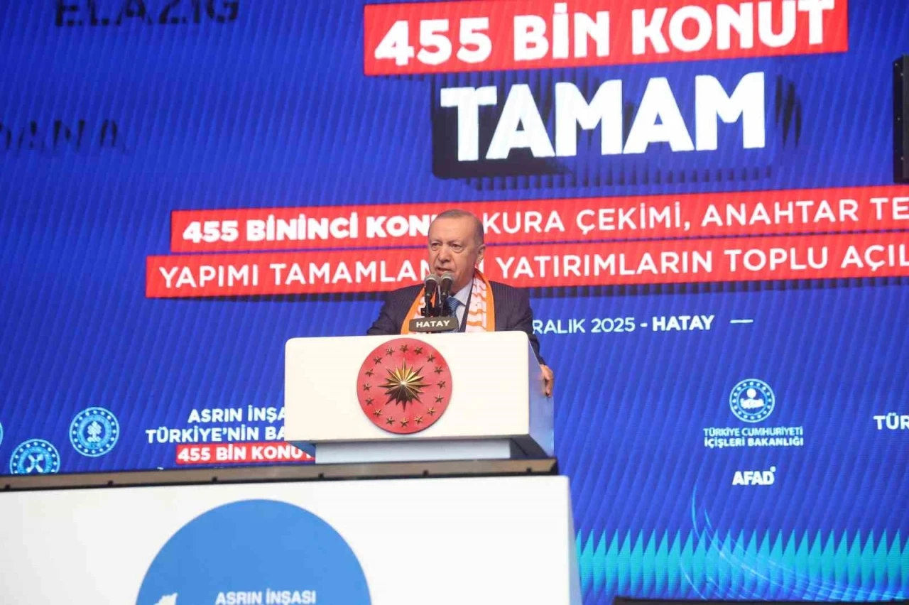 Cumhurbaşkanı Erdoğan: "Devletle milleti karşı karşıya getirmeye &ccedil;alışanların hi&ccedil;birisi yok. Ama biz buradayız"
