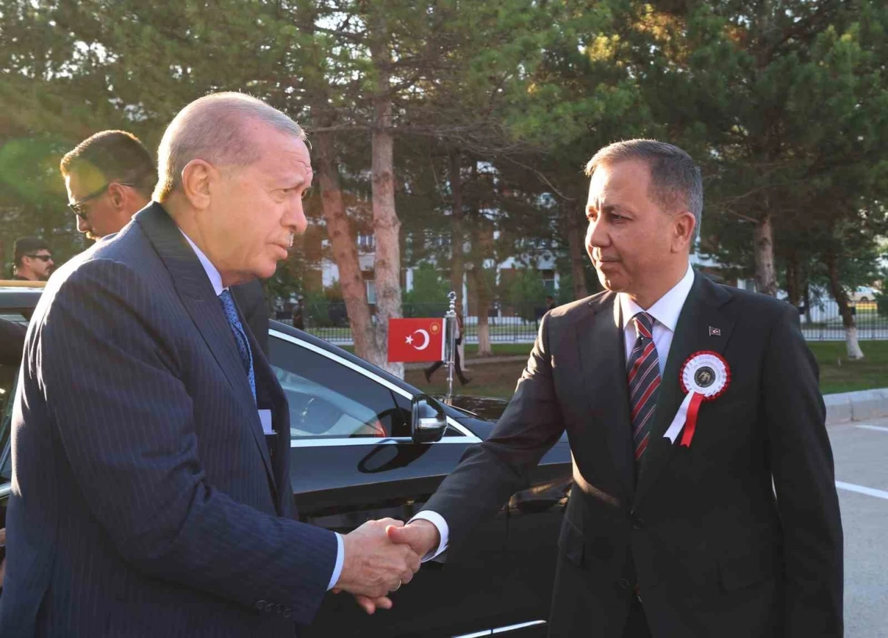 Cumhurbaşkanı Erdoğan: &quot;Hiçbir sabotaj, hiçbir tahrik, hiçbir tuzak, Türkiye’yi girdiği bu tarihi yoldan geri döndüremeyecek&quot;
