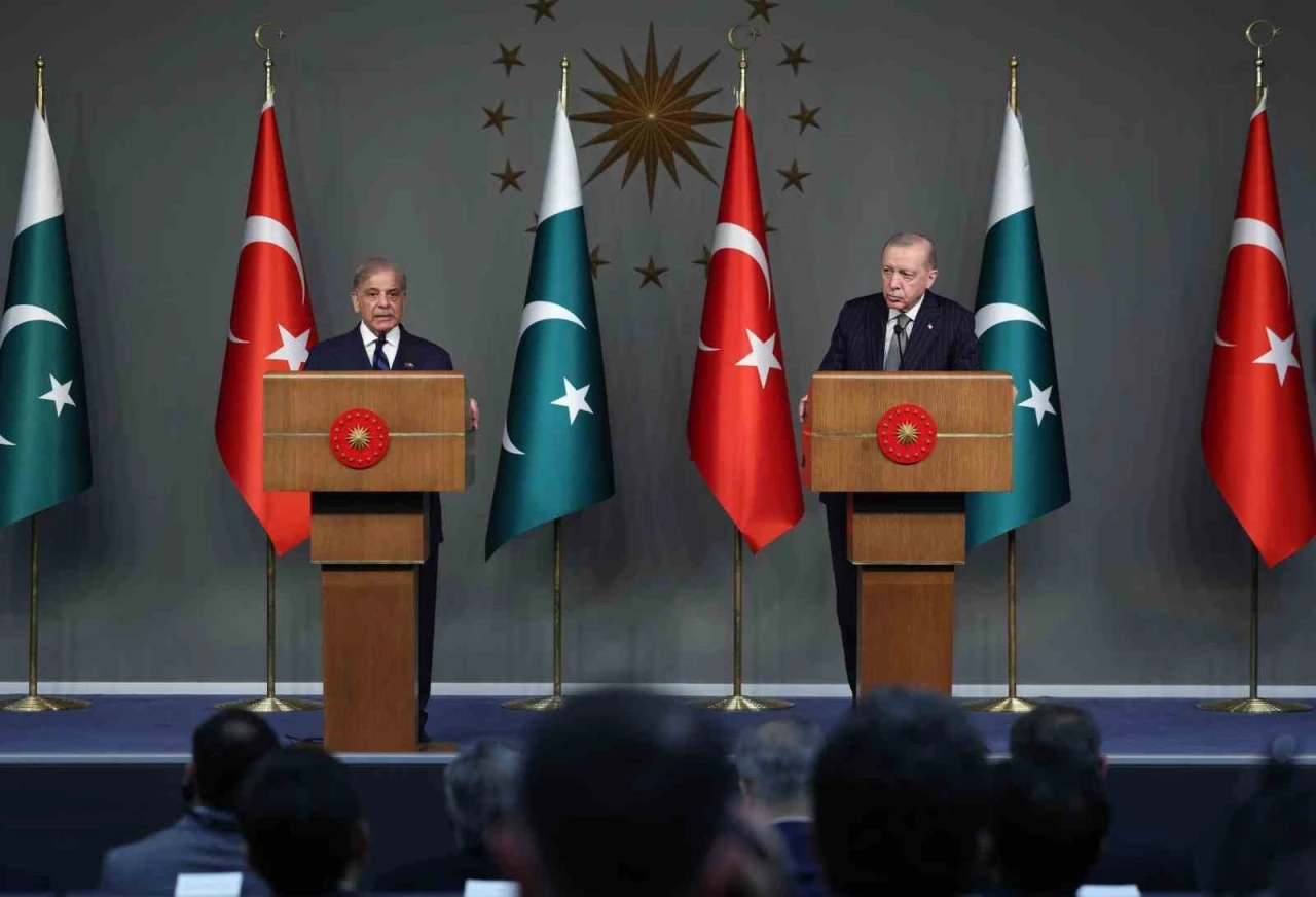 Cumhurbaşkanı Erdoğan: "İsrail işgal g&uuml;&ccedil;leri, Gazze&rsquo;deki mazlumlara y&ouml;nelik hukuk ve insanlık dışı saldırılarına devam ediyor"
