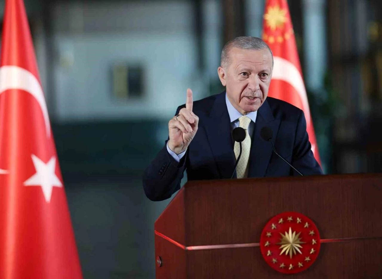 Cumhurbaşkanı Erdoğan: &quot;Muhalefet sahte gündemle oyalanırken, biz ülkemizi büyütmeyi sürdüreceğiz&quot;
