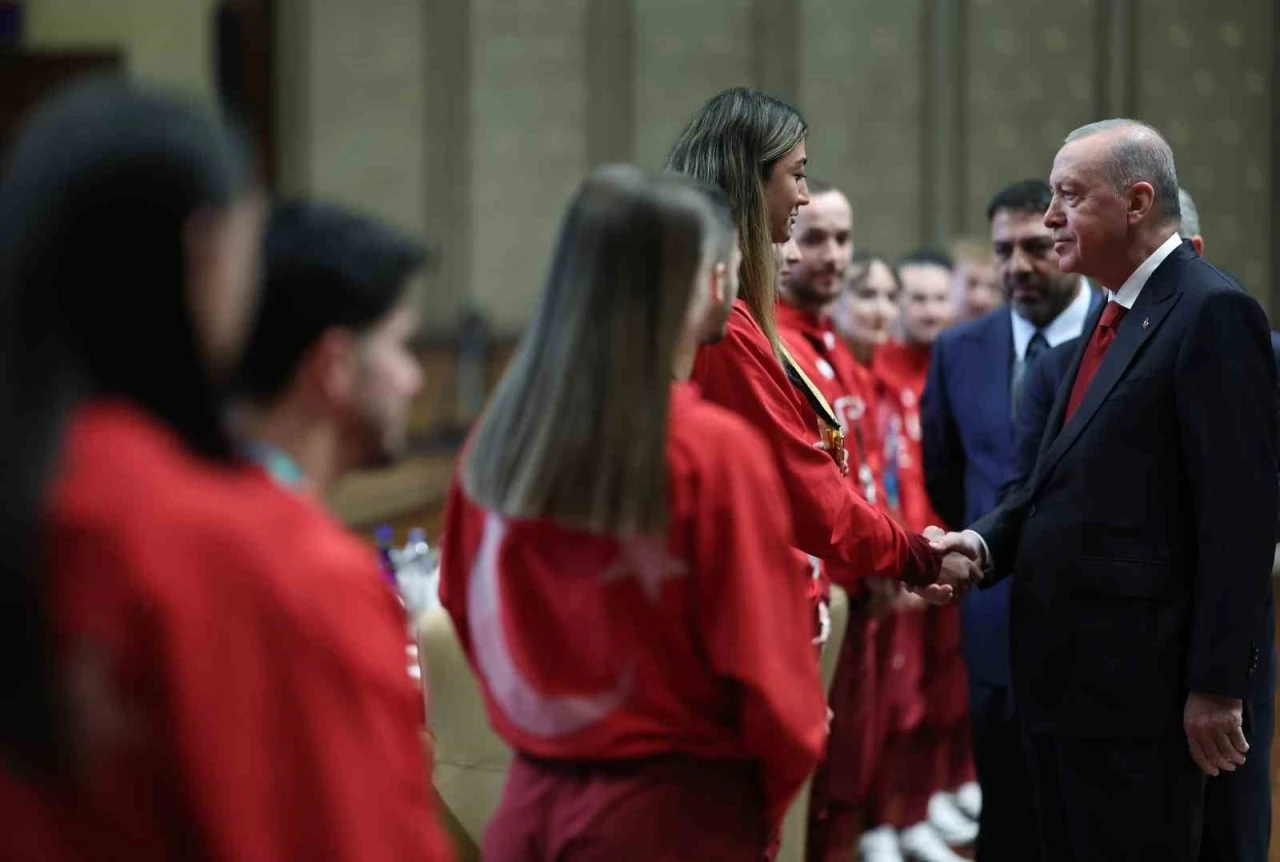 Cumhurbaşkanı Erdoğan: &quot;Sporda da Türkiye Yüzyılı hedeflerimize ulaşmak için büyük bir çaba harcıyoruz&quot;
