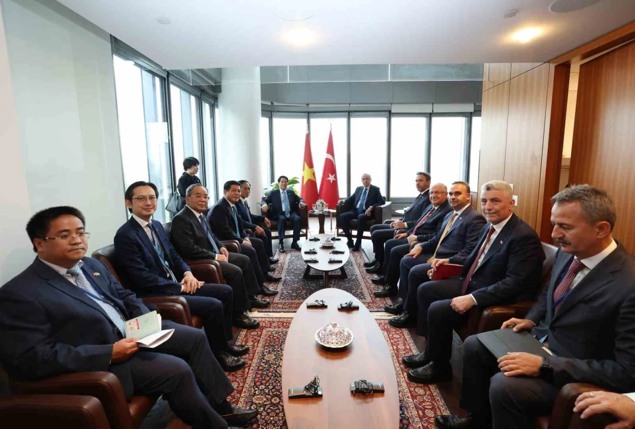 Cumhurbaşkanı Erdoğan, Vietnam Devlet Başkanı Luong Cuong ile görüştü
