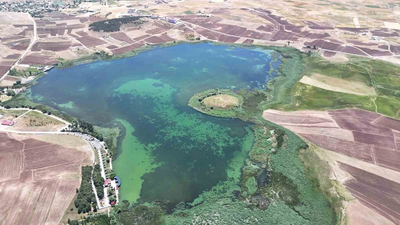 Cumhurbaşkanı kararıyla koruma alınan g&ouml;l kuraklıkla savaşıyordu, bu sene doldu taştı
