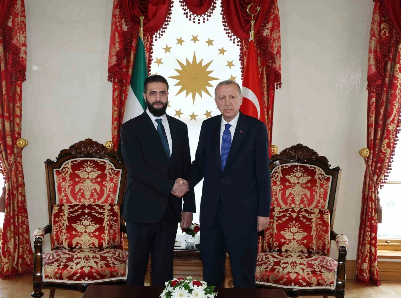 Cumhurbaşkanı Recep Tayyip Erdoğan, Suriye Devlet Başkanı Ahmed Şara ile Dolmabahçe’de bir araya geldi.
