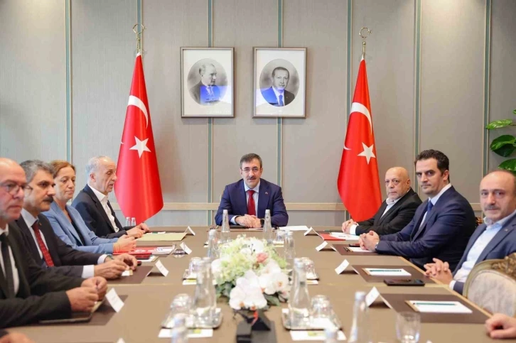 Cumhurbaşkanı Yardımcısı Yılmaz işçi temsilcileriyle bir araya geldi