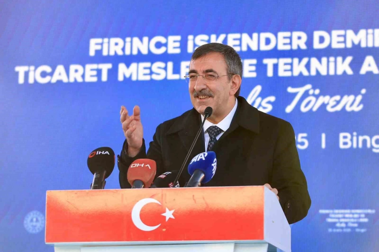 Cumhurbaşkanı Yardımcısı Yılmaz: "2025 yılı sonunda turizm gelirimizin 64 milyar dolara ulaşması beklenmektedir"
