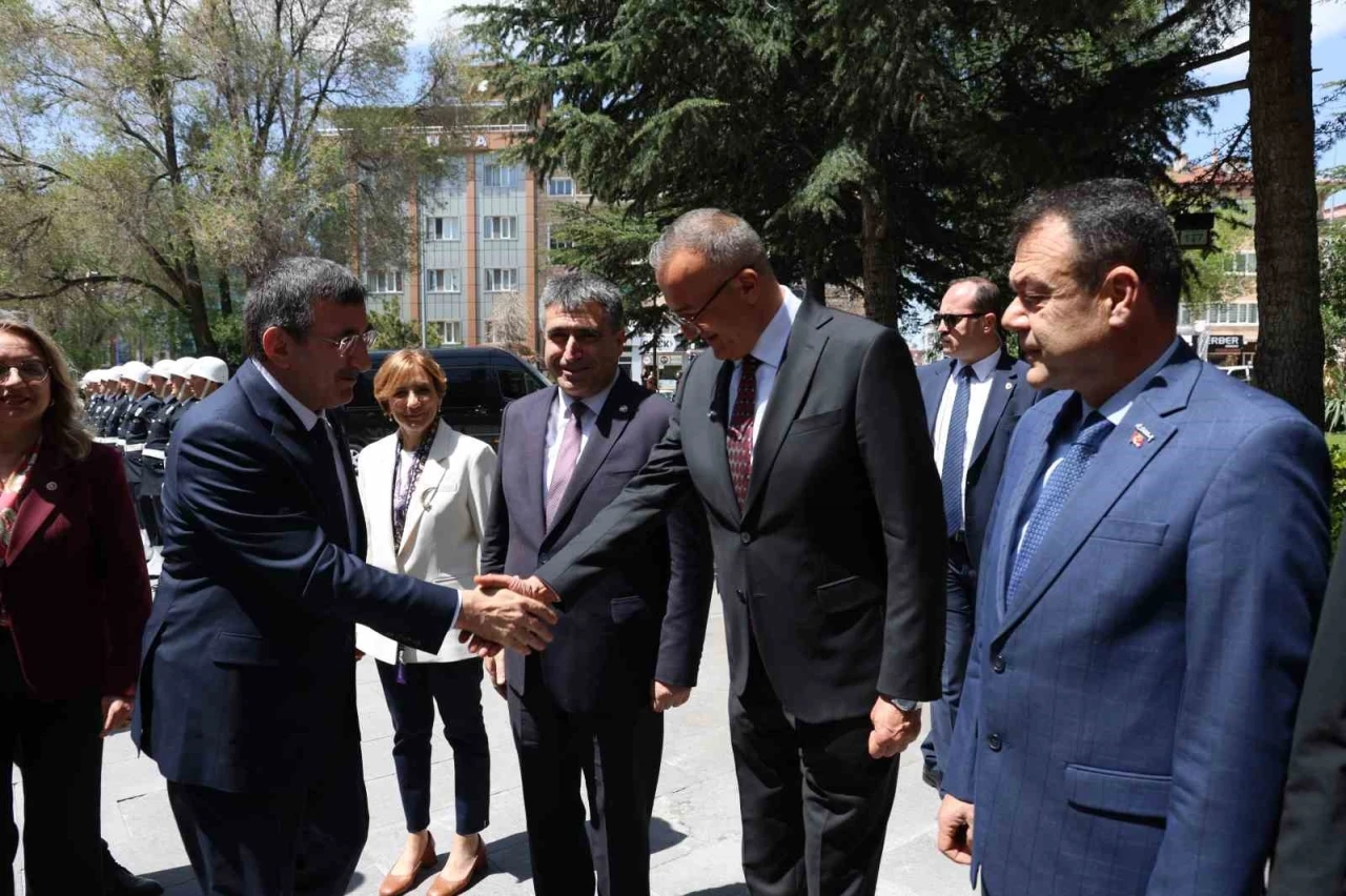 Cumhurbaşkanı Yardımcısı Yılmaz: &quot;Ana muhalefet partisinin tek yaptığı popülizm&quot;
