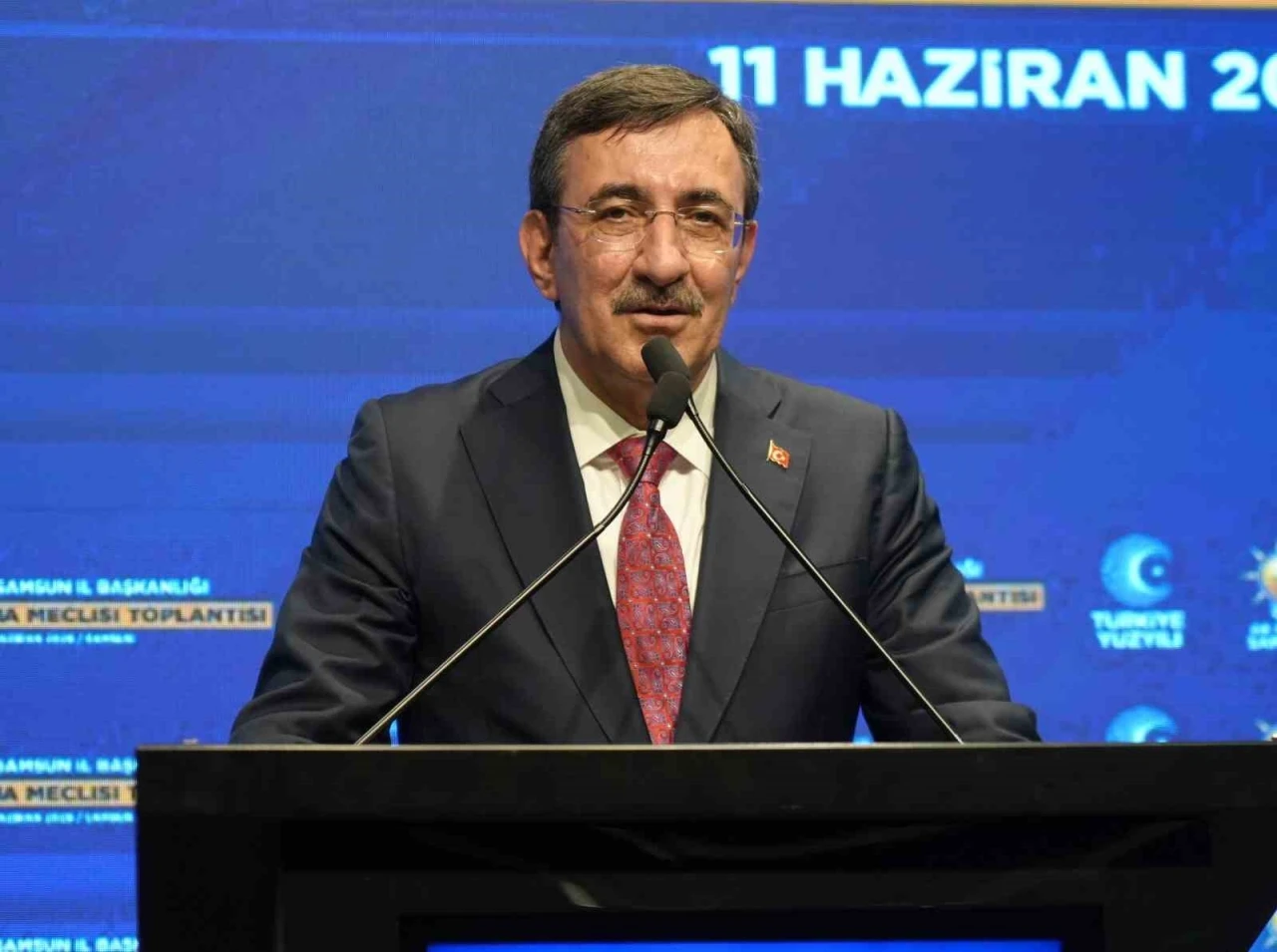 Cumhurbaşkanı Yardımcısı Yılmaz: "Bir taraftan b&uuml;y&uuml;meye devam ederken, enflasyonu d&uuml;ş&uuml;rmek i&ccedil;in de yoğun gayret i&ccedil;indeyiz"

