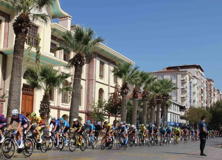 Cumhurbaşkanlığı Bisiklet Turu Manisa ayağı ge&ccedil;ildi
