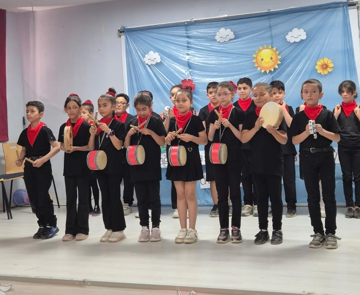 Cumhuriyet İlkokulu &ouml;ğrencilerinden sanat dolu g&ouml;steri
