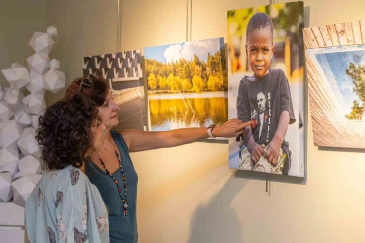 &ldquo;Cumhuriyet&rsquo;in 100. yılında 100 Fotoğraf&ccedil;ıdan 100 Fotoğraf&rdquo; adlı sergiye yoğun ilgi
