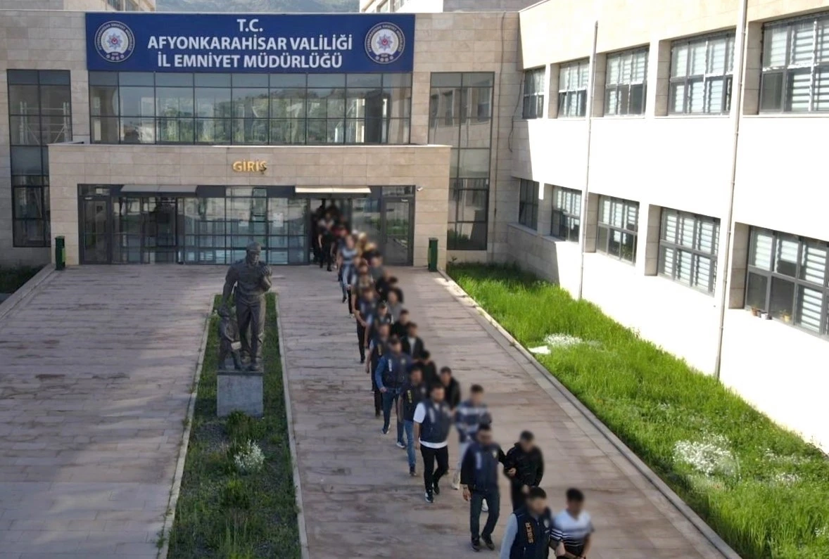 Cumhuriyet tarihinin en büyük siber dolandırıcılık operasyonlardan birine imza atıldı:
