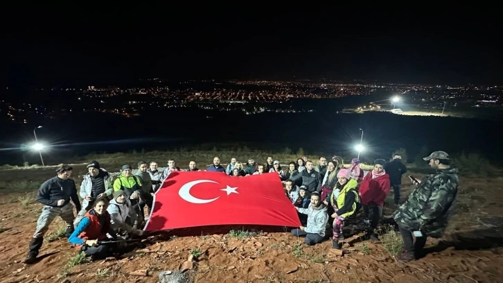 Cumhuriyetin 100&rsquo;&uuml;nc&uuml; yılını gece y&uuml;r&uuml;y&uuml;ş&uuml; ile kutladılar
