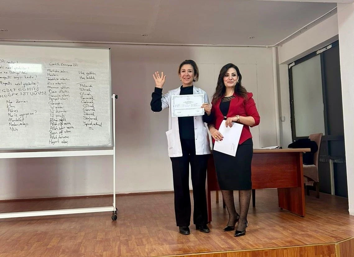 Dağkapı Devlet Hastanesinde işaret dili eğitimi
